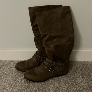 Brown slouchy boots